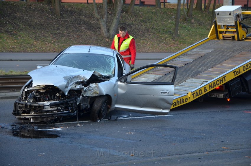 VU PKW Baum Koeln Muelheim Pfaelzischer Ring P101.JPG